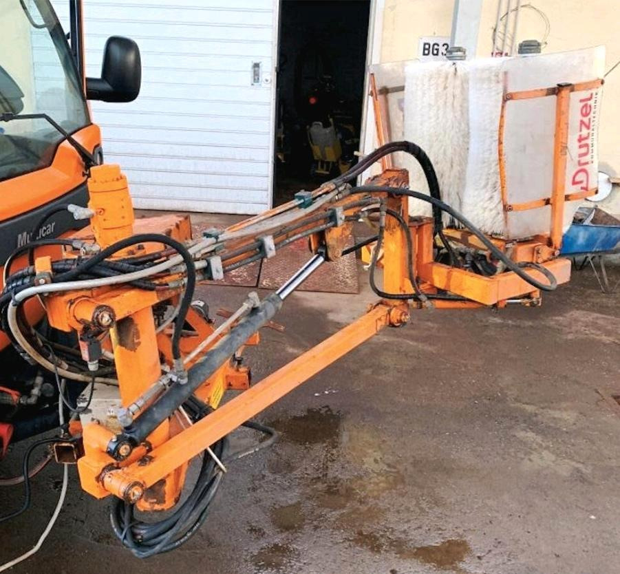 Leitpfostenwaschgerät Drutzel LWG-M-SR Leitpfostenwaschmaschine Schmidt Passend für Multicar Unimog - Brosse: photos 2 Leitpfostenwaschgerät Drutzel LWG-M-SR Leitpfostenwaschmaschine Schmidt Passend für Multicar Unimog - Brosse: photos 2