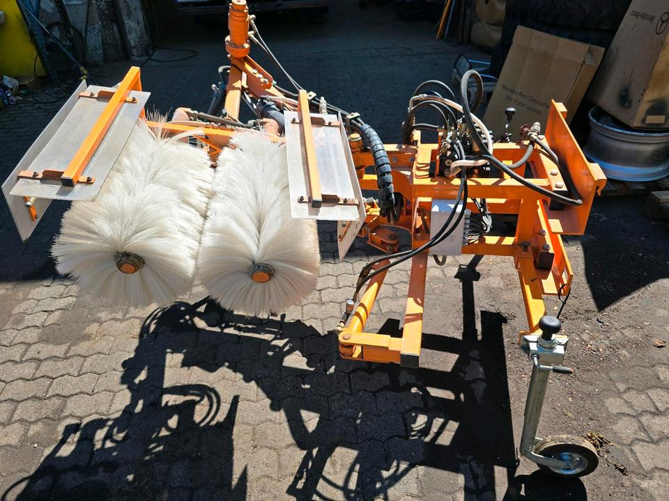 Leitpfostenwaschgerät WV 3-L für Unimog 405/10 405/12 U300 u400 300 500 318 218 423 430 530 Schmidt - Brosse: photos 1 Leitpfostenwaschgerät WV 3-L für Unimog 405/10 405/12 U300 u400 300 500 318 218 423 430 530 Schmidt - Brosse: photos 1