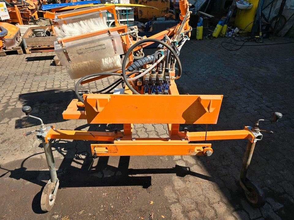 Leitpfostenwaschgerät WV 3-L für Unimog 405/10 405/12 U300 u400 300 500 318 218 423 430 530 Schmidt - Brosse: photos 2 Leitpfostenwaschgerät WV 3-L für Unimog 405/10 405/12 U300 u400 300 500 318 218 423 430 530 Schmidt - Brosse: photos 2