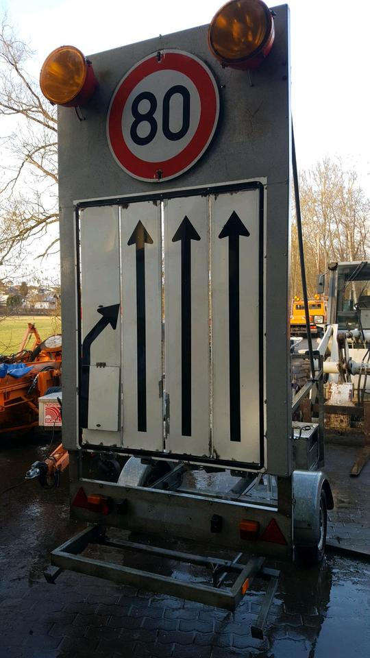 Nissen Vorwarntafel VLT Warntafel Verkehrsleittafel Verkehrsleitanhänger Verkehrssicherungsanhänger Absperrtafel Sperrwand Horizont VWT E Trebbiner - Remorque: photos 2 Nissen Vorwarntafel VLT Warntafel Verkehrsleittafel Verkehrsleitanhänger Verkehrssicherungsanhänger Absperrtafel Sperrwand Horizont VWT E Trebbiner - Remorque: photos 2