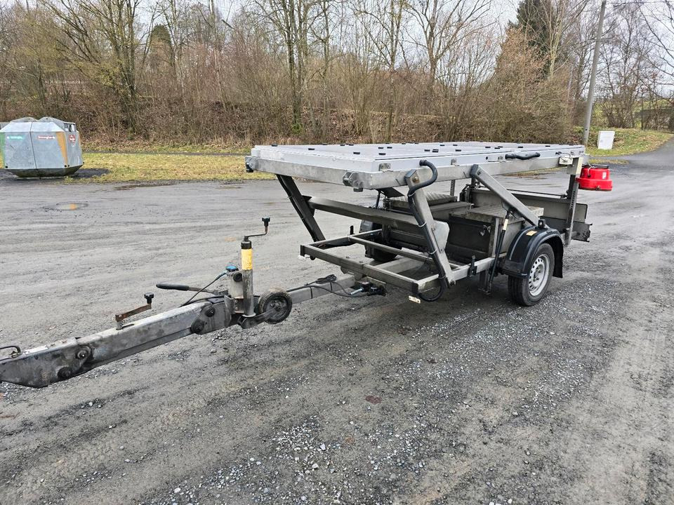 Trebbiner 5-farbig Horizont VWT Verkehrsleittafel Verkehrswarnanhänger Verkehrsleitanhänger Verkehrssicherungsanhänger Nissen Absperrtafel - Remorque: photos 4 Trebbiner 5-farbig Horizont VWT Verkehrsleittafel Verkehrswarnanhänger Verkehrsleitanhänger Verkehrssicherungsanhänger Nissen Absperrtafel - Remorque: photos 4