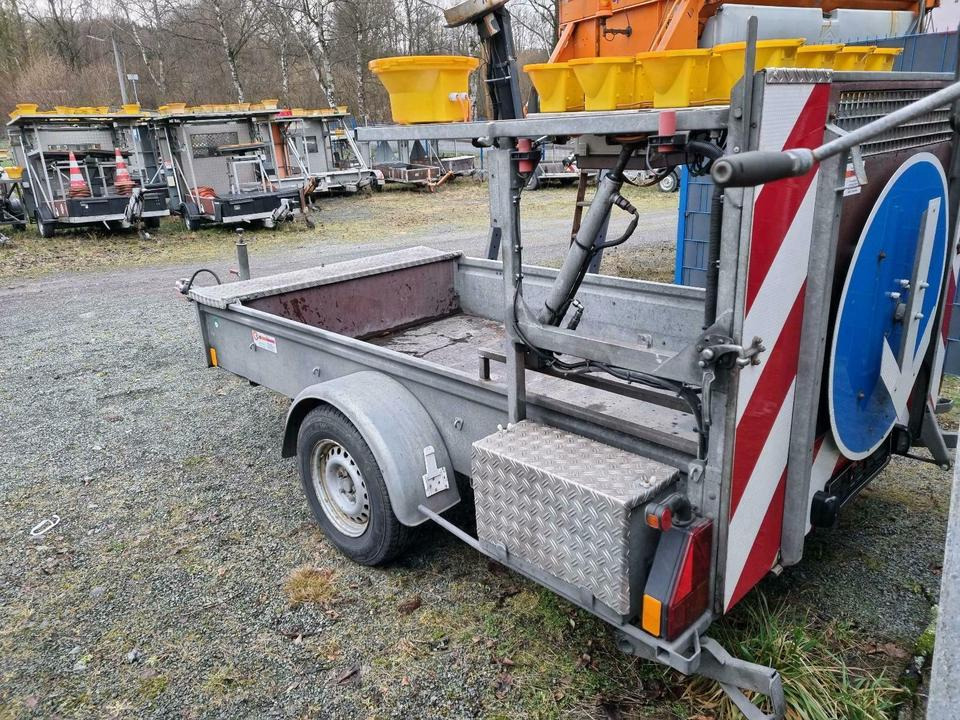 Trebbiner Absperrtafel VZ 616 kleine Ausführung Vorwarntafel niss - Remorque: photos 3 Trebbiner Absperrtafel VZ 616 kleine Ausführung Vorwarntafel niss - Remorque: photos 3