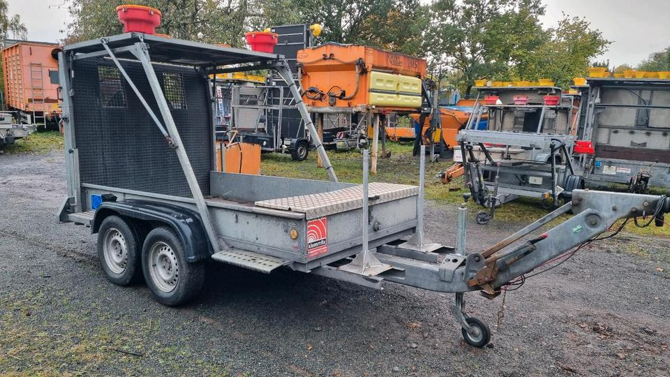 Trebbiner FAZ LRF FAT Absperrtafel Fahrbare Sperrwand Verkehrsleittafel Verkehrsleitanhänger Verkehrssicherungsanhänger - Remorque: photos 2 Trebbiner FAZ LRF FAT Absperrtafel Fahrbare Sperrwand Verkehrsleittafel Verkehrsleitanhänger Verkehrssicherungsanhänger - Remorque: photos 2
