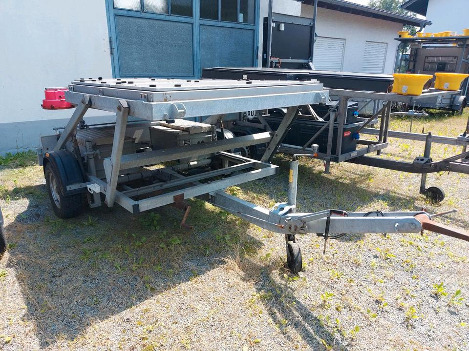 Trebbiner Horizont VWT E VLT Verkehrsleittafel Leittafel Sicherungsanhänger Verkehrsleitanhänger Verkehrssicherungsanhänger Absperrtafel Sperrwand Nissen Verkehrssicherung Vorwarner Vorwarntafel - Remorque: photos 2 Trebbiner Horizont VWT E VLT Verkehrsleittafel Leittafel Sicherungsanhänger Verkehrsleitanhänger Verkehrssicherungsanhänger Absperrtafel Sperrwand Nissen Verkehrssicherung Vorwarner Vorwarntafel - Remorque: photos 2