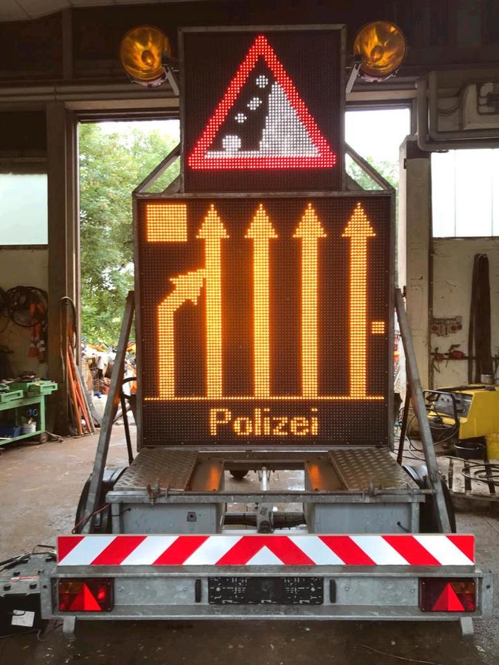 Trebbiner Horizont VWT E VLT Verkehrsleittafel Leittafel Sicherungsanhänger Verkehrsleitanhänger Verkehrssicherungsanhänger Absperrtafel Sperrwand Nissen Verkehrssicherung Vorwarner Vorwarntafel - Remorque: photos 5 Trebbiner Horizont VWT E VLT Verkehrsleittafel Leittafel Sicherungsanhänger Verkehrsleitanhänger Verkehrssicherungsanhänger Absperrtafel Sperrwand Nissen Verkehrssicherung Vorwarner Vorwarntafel - Remorque: photos 5