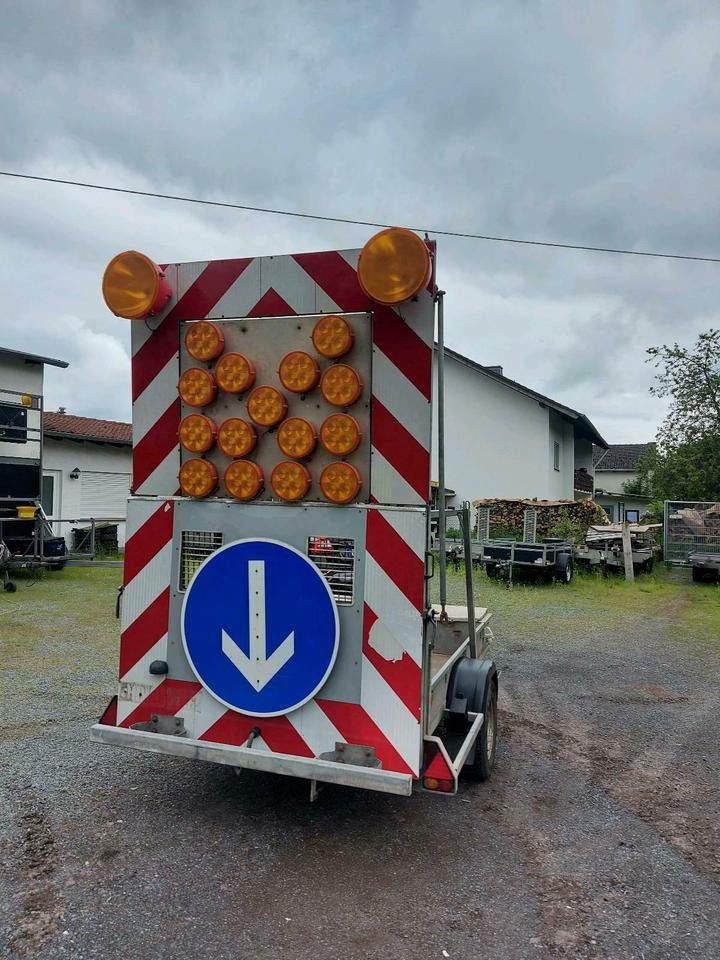 Trebbiner LED Absperrtafel Sperrwand Verkehrsleittafel Nissen - Remorque: photos 4 Trebbiner LED Absperrtafel Sperrwand Verkehrsleittafel Nissen - Remorque: photos 4