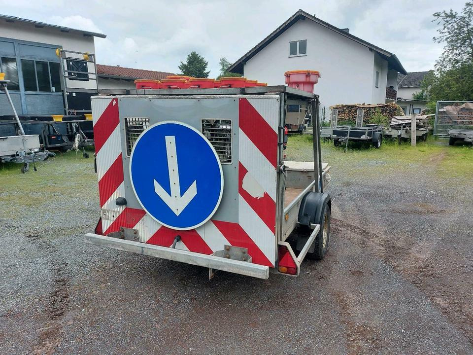 Trebbiner LED Absperrtafel Sperrwand Verkehrsleittafel Nissen - Remorque: photos 1 Trebbiner LED Absperrtafel Sperrwand Verkehrsleittafel Nissen - Remorque: photos 1