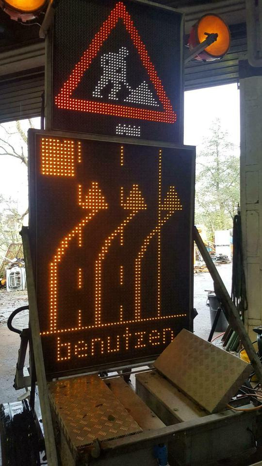 Trebbiner VWT-E Verkehrsleittafel Verkehrsleitanhänger Schild - Remorque: photos 5 Trebbiner VWT-E Verkehrsleittafel Verkehrsleitanhänger Schild - Remorque: photos 5