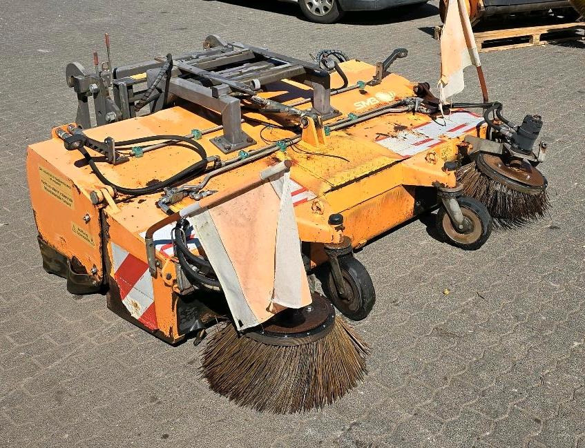 Sobernheimer FKM 2.0 Kehrmaschine Straßenkehrmaschine Frontkehrmaschine Kehrbesen für Radlader Unimog Traktor - Brosse: photos 4 Sobernheimer FKM 2.0 Kehrmaschine Straßenkehrmaschine Frontkehrmaschine Kehrbesen für Radlader Unimog Traktor - Brosse: photos 4