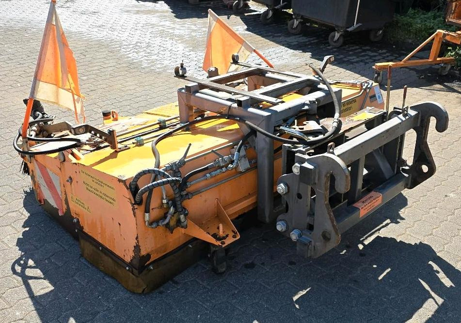 Sobernheimer FKM 2.0 Kehrmaschine Straßenkehrmaschine Frontkehrmaschine Kehrbesen für Radlader Unimog Traktor - Brosse: photos 2 Sobernheimer FKM 2.0 Kehrmaschine Straßenkehrmaschine Frontkehrmaschine Kehrbesen für Radlader Unimog Traktor - Brosse: photos 2