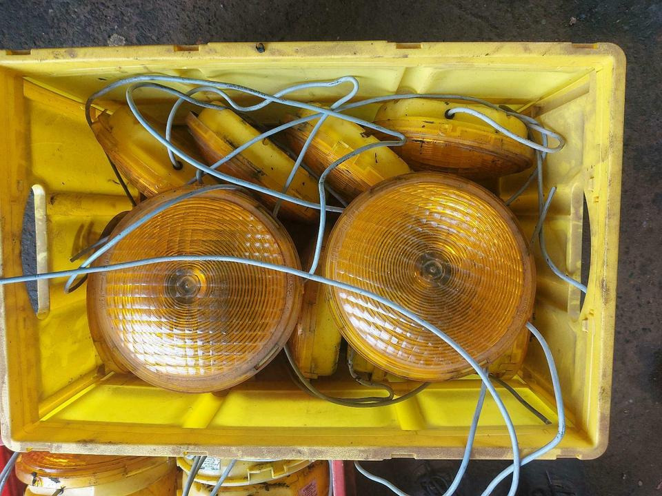 Nissen LED Vorwarner Leuchte Zyklop 220 Absperrtafel Vorwarntafel - Lumière/ Éclairage: photos 2 Nissen LED Vorwarner Leuchte Zyklop 220 Absperrtafel Vorwarntafel - Lumière/ Éclairage: photos 2