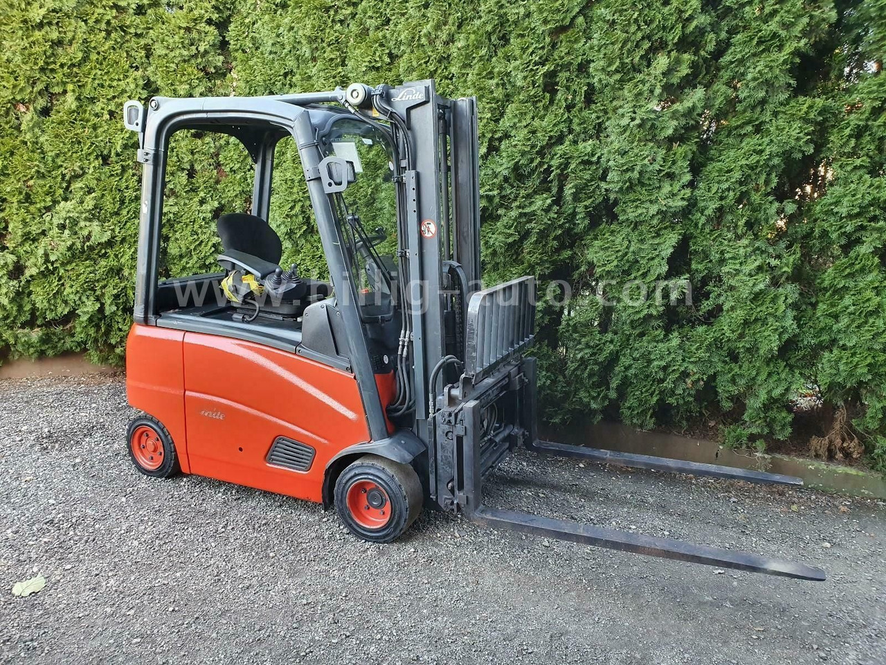 Linde E18 PH 4-Rad Seitenschieber*Zinkenverstellung* - Chariot élévateur électrique: photos 5 Linde E18 PH 4-Rad Seitenschieber*Zinkenverstellung* - Chariot élévateur électrique: photos 5