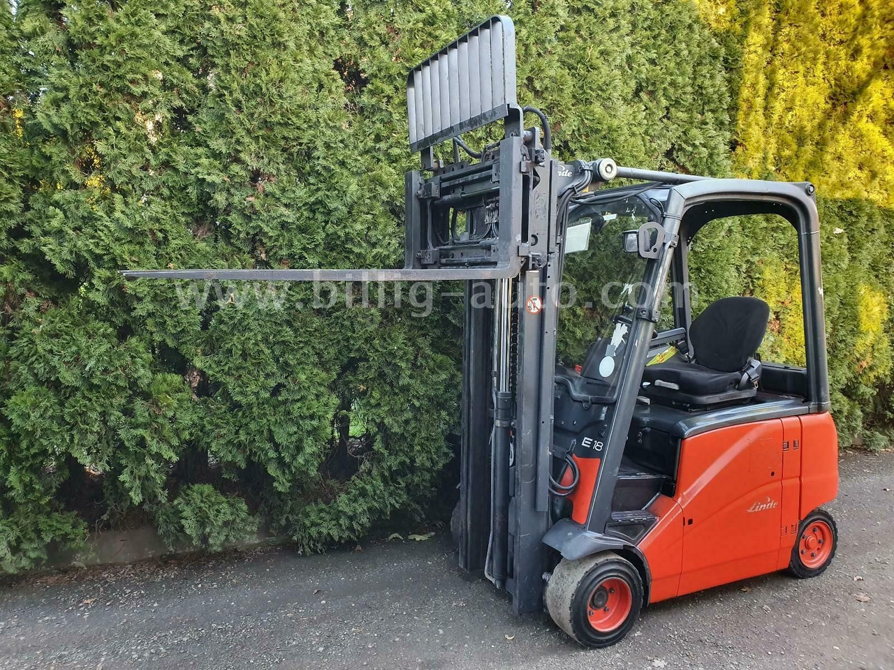 Linde E18 PH 4-Rad Seitenschieber*Zinkenverstellung* - Chariot élévateur électrique: photos 1 Linde E18 PH 4-Rad Seitenschieber*Zinkenverstellung* - Chariot élévateur électrique: photos 1