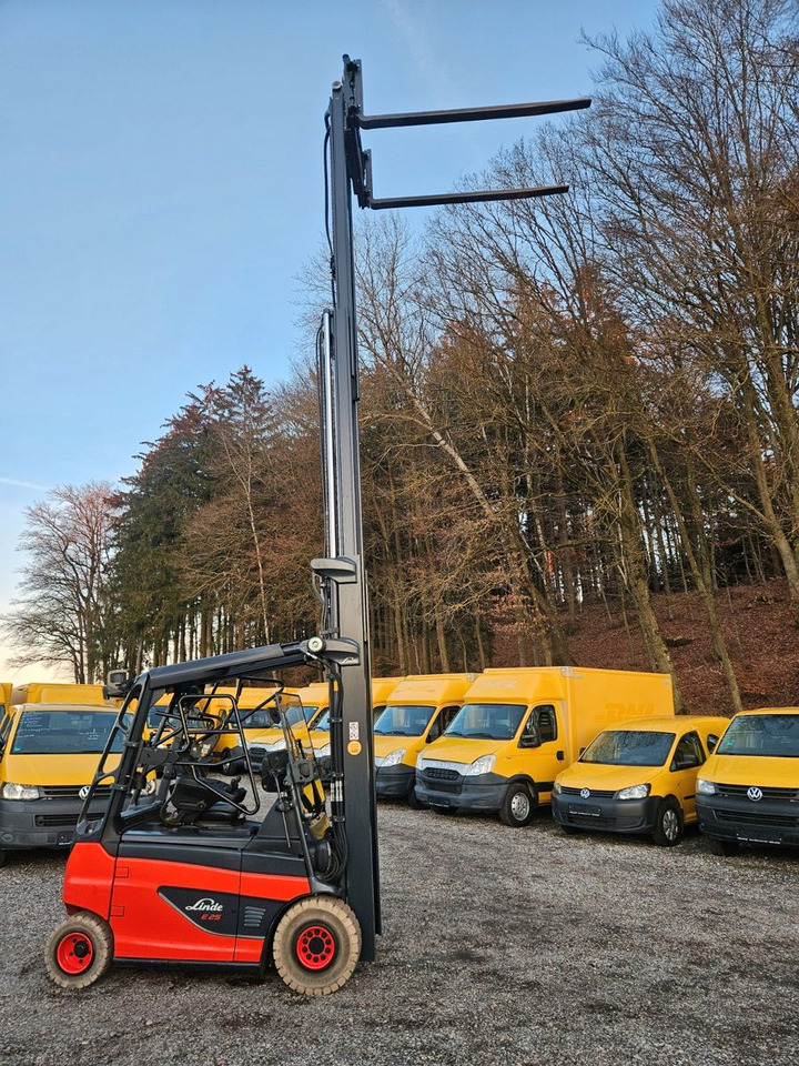 Linde E25 R Roadster , 6.880mm Hubhöhe, StVZO hydr. Zi - Chariot élévateur électrique: photos 3 Linde E25 R Roadster , 6.880mm Hubhöhe, StVZO hydr. Zi - Chariot élévateur électrique: photos 3