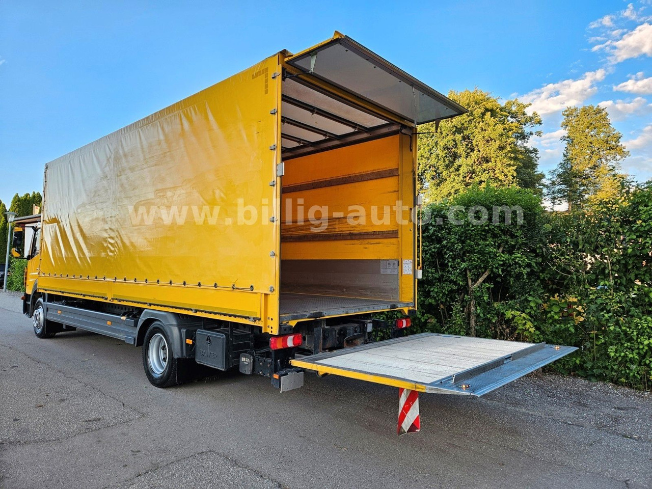 Mercedes-Benz Atego 1327 L BREMS/SPUR-ASS*DIFF-Sperre*AHK*7.2 - Camion plateau: photos 1 Mercedes-Benz Atego 1327 L BREMS/SPUR-ASS*DIFF-Sperre*AHK*7.2 - Camion plateau: photos 1