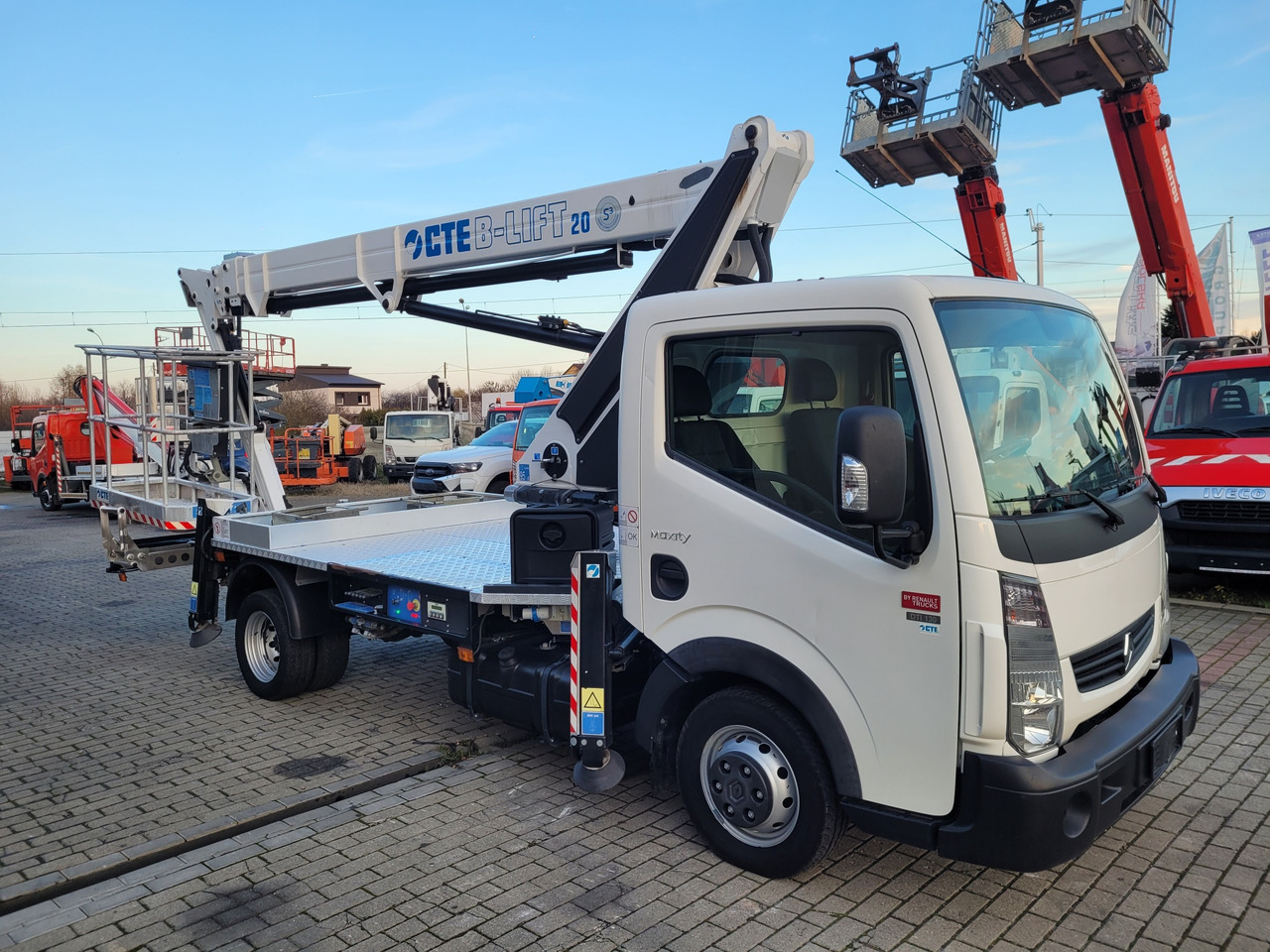 Renault Maxity podnośnik koszowy zwyżka 20 m CTE B-lift 20 JHV - Camion avec nacelle: photos 3 Renault Maxity podnośnik koszowy zwyżka 20 m CTE B-lift 20 JHV - Camion avec nacelle: photos 3
