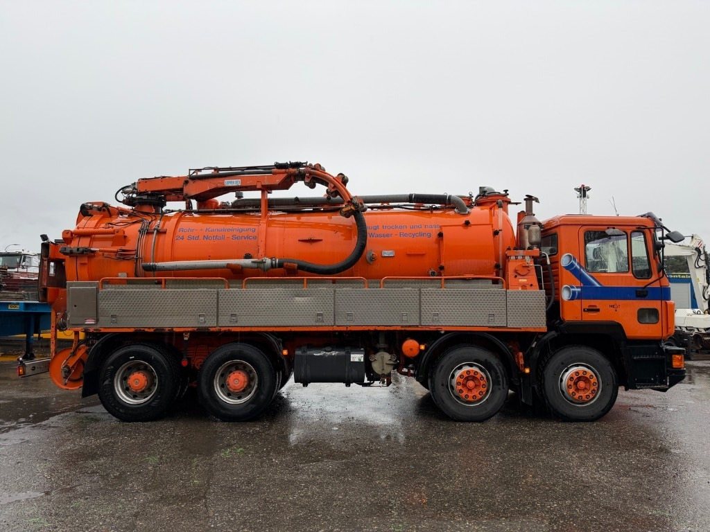 MAN 32.402 VF 8x4 - Camion hydrocureur: photos 3 MAN 32.402 VF 8x4 - Camion hydrocureur: photos 3