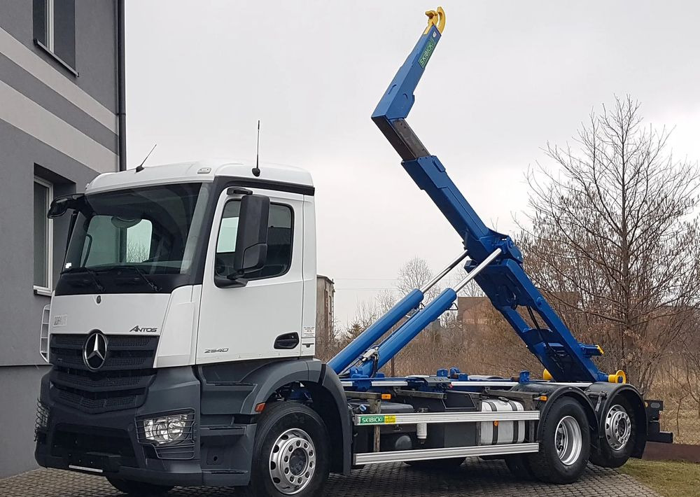 Mercedes-Benz ANTOS ACTROS HAKOWIEC 3 OSIE 6x2 KLIMA HAKOWIEC DO KONTENERÓW - Camion ampliroll: photos 2 Mercedes-Benz ANTOS ACTROS HAKOWIEC 3 OSIE 6x2 KLIMA HAKOWIEC DO KONTENERÓW - Camion ampliroll: photos 2