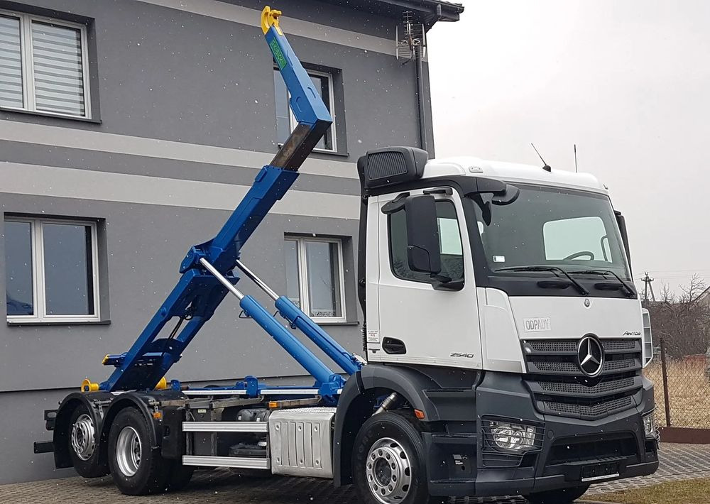 Mercedes-Benz ANTOS ACTROS HAKOWIEC 3 OSIE 6x2 KLIMA HAKOWIEC DO KONTENERÓW - Camion ampliroll: photos 1 Mercedes-Benz ANTOS ACTROS HAKOWIEC 3 OSIE 6x2 KLIMA HAKOWIEC DO KONTENERÓW - Camion ampliroll: photos 1
