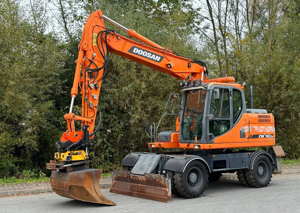 Doosan * DOOSAN DX160W *ROTOTILT* GPS 2D Leica * Sprowadzona * Stan Perfekcyjny * Koparka Kołowa * - Pelle sur pneus: photos 1 Doosan * DOOSAN DX160W *ROTOTILT* GPS 2D Leica * Sprowadzona * Stan Perfekcyjny * Koparka Kołowa * - Pelle sur pneus: photos 1