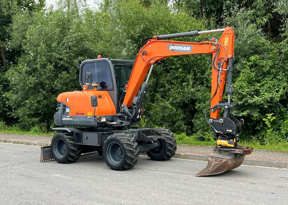 Doosan DOOSAN DX57W *ROTOTILT* 2200 Motogodzin * Jak Nowa * Sprowadzona * Stan Perfekcyjny - Pelle sur pneus: photos 2 Doosan DOOSAN DX57W *ROTOTILT* 2200 Motogodzin * Jak Nowa * Sprowadzona * Stan Perfekcyjny - Pelle sur pneus: photos 2