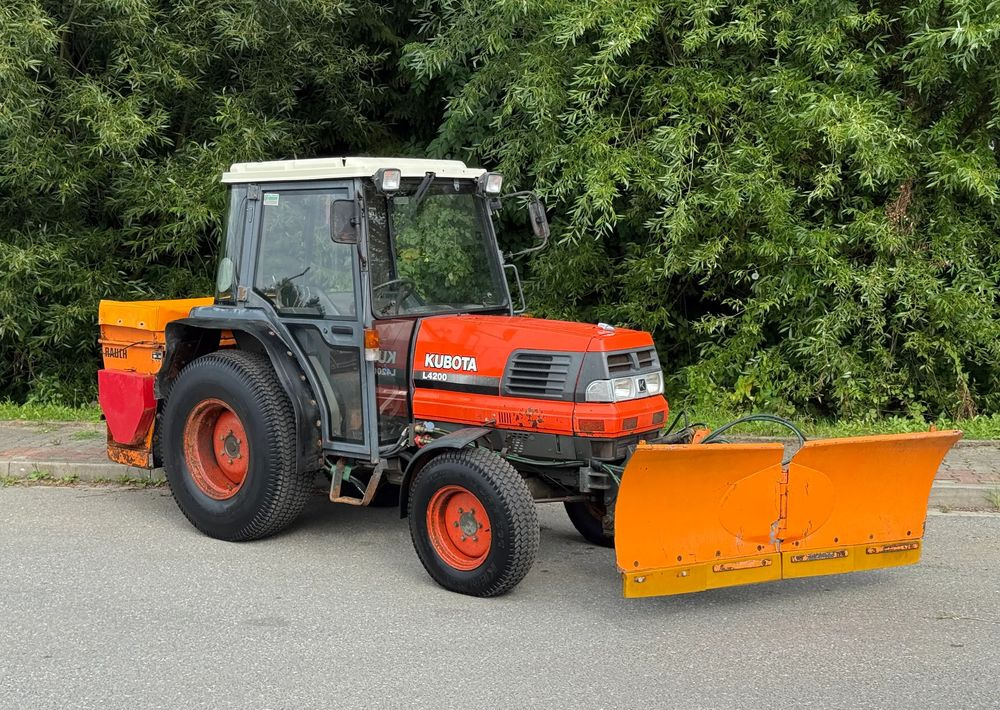 Kubota * Traktor KUBOTA L4200 * 4x4 * Pług Piaskarka * Wałek Przód Tył * Sprowadzony* Zimowe Utrzymanie - Tracteur agricole: photos 1 Kubota * Traktor KUBOTA L4200 * 4x4 * Pług Piaskarka * Wałek Przód Tył * Sprowadzony* Zimowe Utrzymanie - Tracteur agricole: photos 1