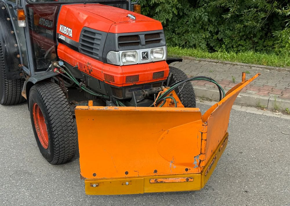Kubota * Traktor KUBOTA L4200 * 4x4 * Pług Piaskarka * Wałek Przód Tył * Sprowadzony* Zimowe Utrzymanie - Tracteur agricole: photos 3 Kubota * Traktor KUBOTA L4200 * 4x4 * Pług Piaskarka * Wałek Przód Tył * Sprowadzony* Zimowe Utrzymanie - Tracteur agricole: photos 3