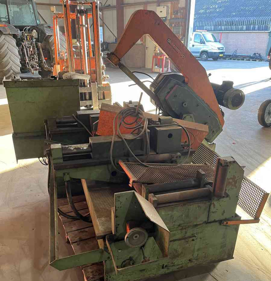 Kasto beugelzaagmachine diversen - Machine-outil: photos 3 Kasto beugelzaagmachine diversen - Machine-outil: photos 3