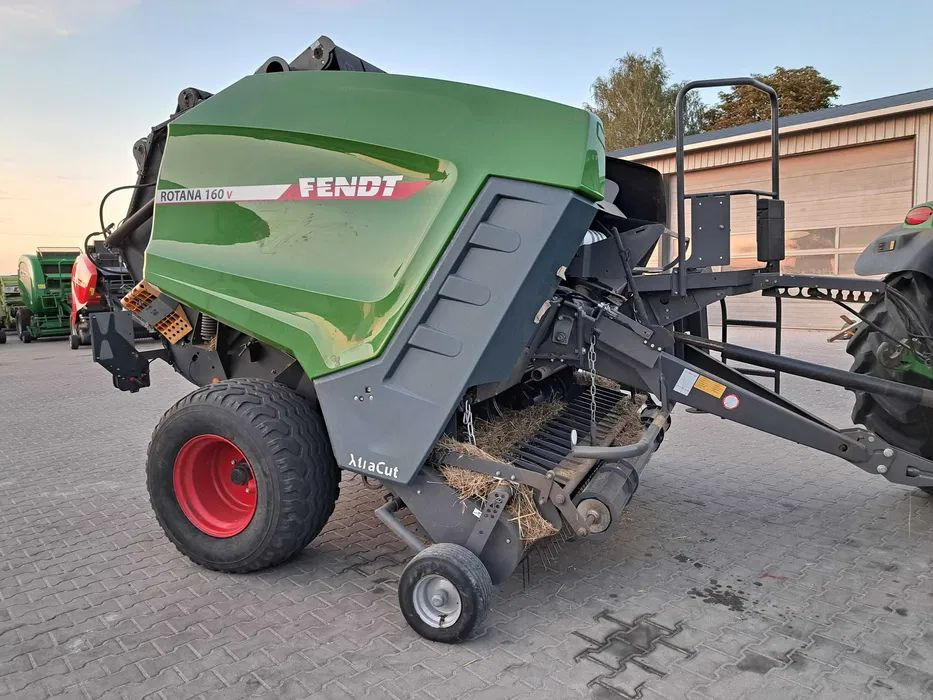Fendt ROTANA 160V XtraCut - Presse à balles rondes: photos 1 Fendt ROTANA 160V XtraCut - Presse à balles rondes: photos 1