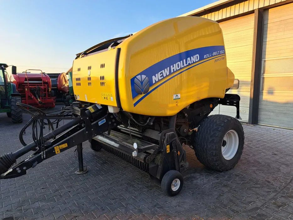 New Holland ROLL-BELT 150 cropcutter - Presse à balles rondes: photos 2 New Holland ROLL-BELT 150 cropcutter - Presse à balles rondes: photos 2