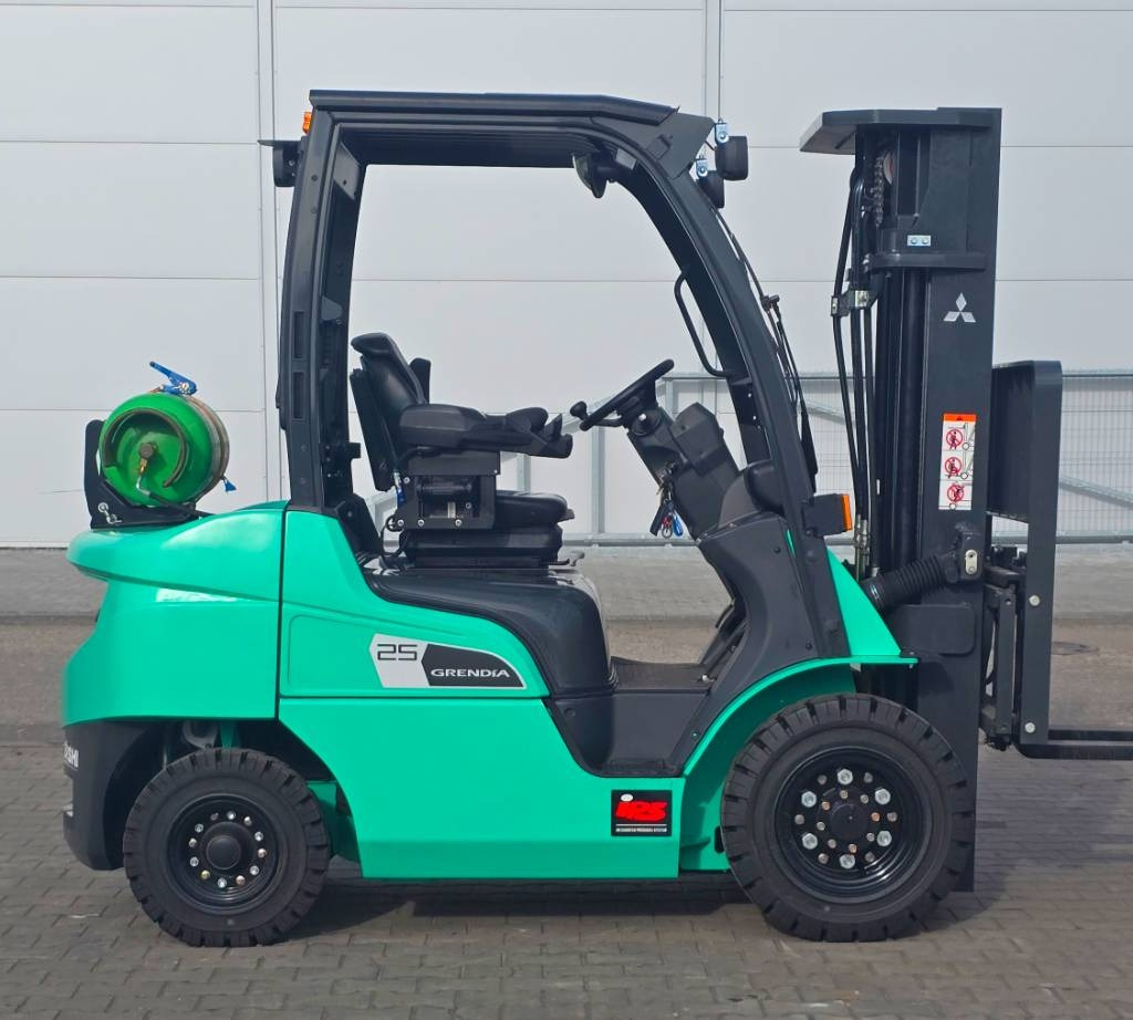 Mitsubishi FG 25 N DEMO like NEW - Chariot élévateur à gaz: photos 4 Mitsubishi FG 25 N DEMO like NEW - Chariot élévateur à gaz: photos 4