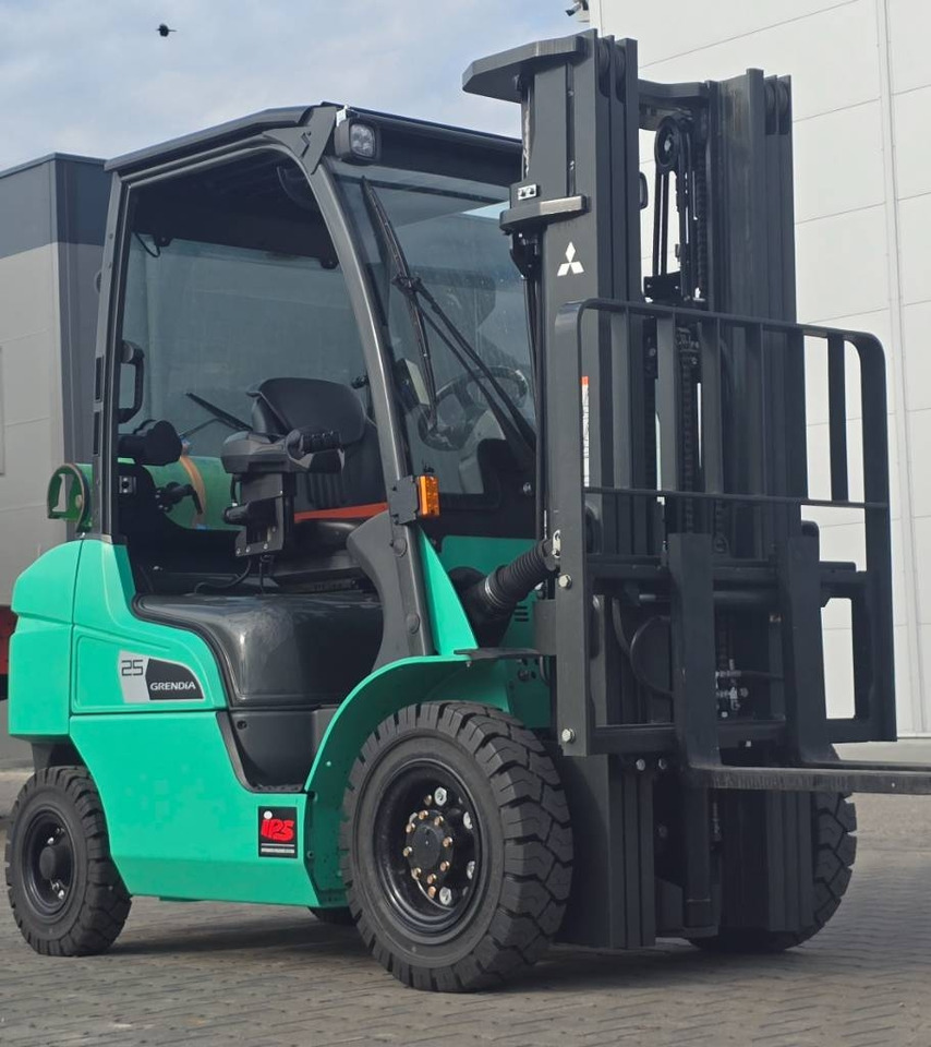 Mitsubishi FG 25 N DEMO like NEW - Chariot élévateur à gaz: photos 5 Mitsubishi FG 25 N DEMO like NEW - Chariot élévateur à gaz: photos 5