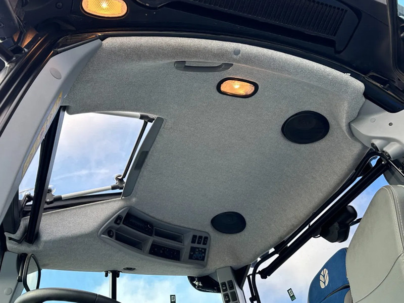 Tracteur agricole New Holland T7.245 Autocommand Stage 5: photos 10
