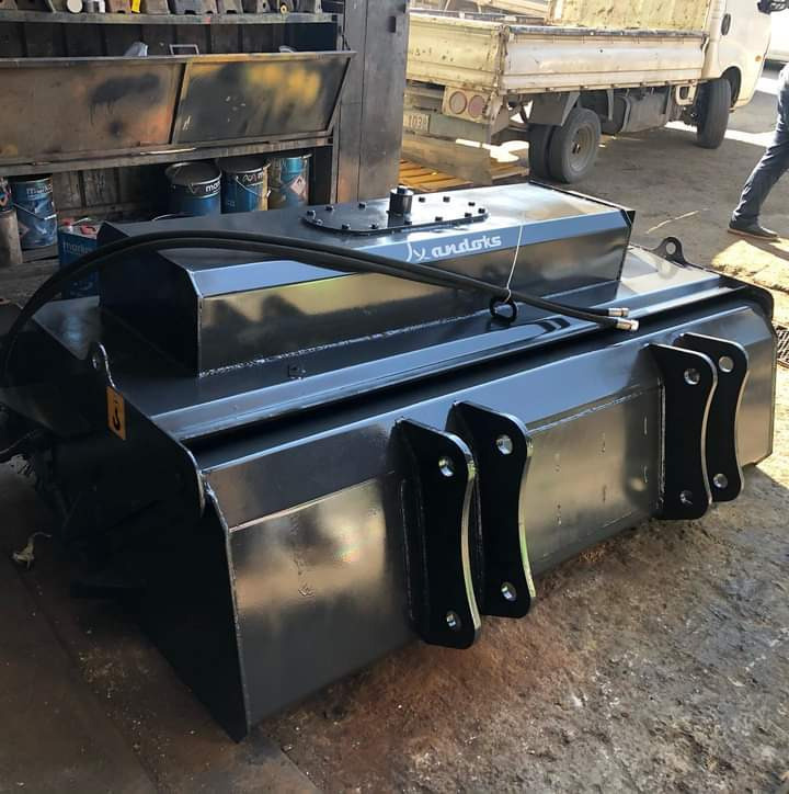 Bobcat - Brosse pour Véhicule de voirie/ Spécial: photos 4 Bobcat - Brosse pour Véhicule de voirie/ Spécial: photos 4