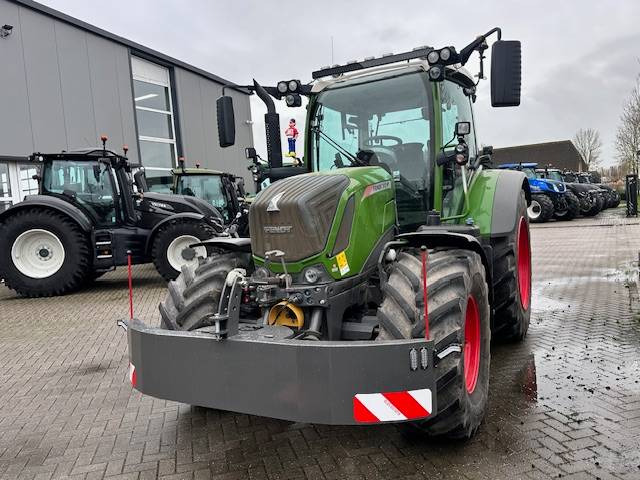 Trekkerbumper Tractorbumper met opbergkist - Pièces de rechange pour Machine agricole: photos 3 Trekkerbumper Tractorbumper met opbergkist - Pièces de rechange pour Machine agricole: photos 3
