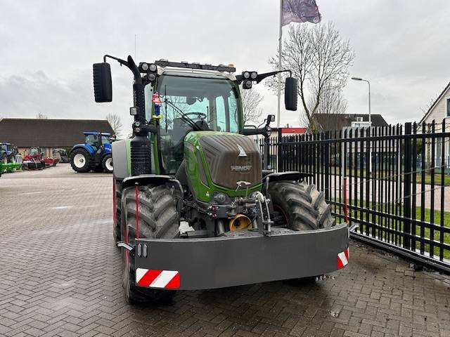 Trekkerbumper Tractorbumper met opbergkist - Pièces de rechange pour Machine agricole: photos 2 Trekkerbumper Tractorbumper met opbergkist - Pièces de rechange pour Machine agricole: photos 2