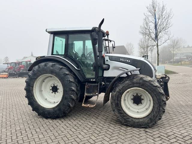 Valtra N141 hitech, Fronthef, Frontpto - Tracteur agricole: photos 4 Valtra N141 hitech, Fronthef, Frontpto - Tracteur agricole: photos 4