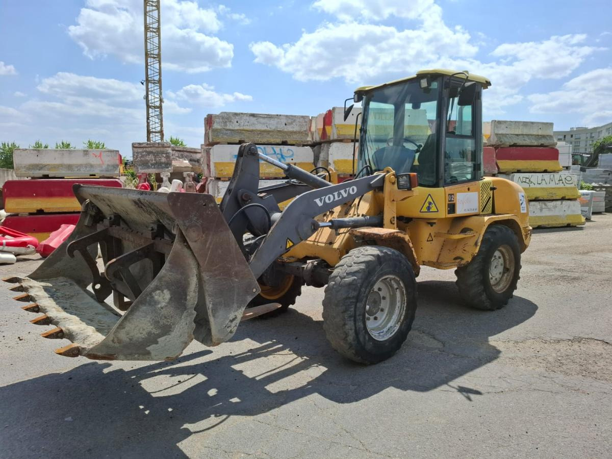 Volvo L 30 - Chargeuse sur pneus: photos 1 Volvo L 30 - Chargeuse sur pneus: photos 1