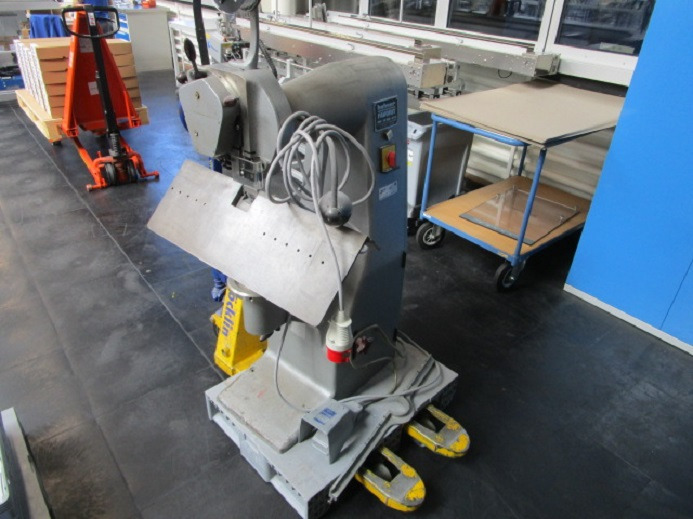 DRAHTHEFTMASCHINE HOHNER FAVORIT - Machine d'impression: photos 3 DRAHTHEFTMASCHINE HOHNER FAVORIT - Machine d'impression: photos 3