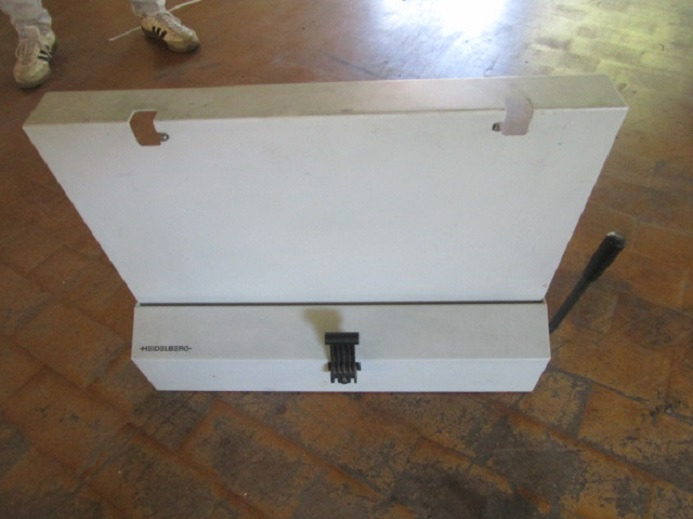 TISCH-PLATTENABKANTGERÄT G2.090.9051/01 FÜR SM 52 - Machine d'impression: photos 2 TISCH-PLATTENABKANTGERÄT G2.090.9051/01 FÜR SM 52 - Machine d'impression: photos 2