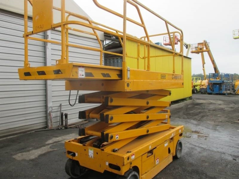 Haulotte Compact 10 - Nacelle ciseaux: photos 2 Haulotte Compact 10 - Nacelle ciseaux: photos 2