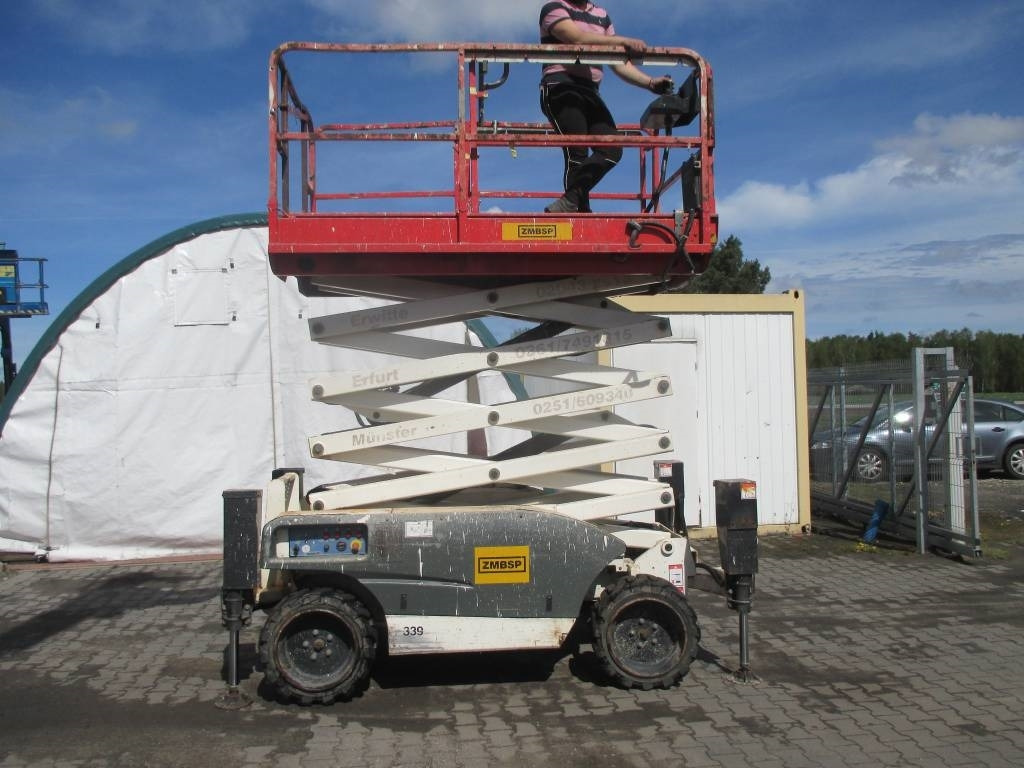 Haulotte Compact 12 DX - Nacelle ciseaux: photos 1 Haulotte Compact 12 DX - Nacelle ciseaux: photos 1
