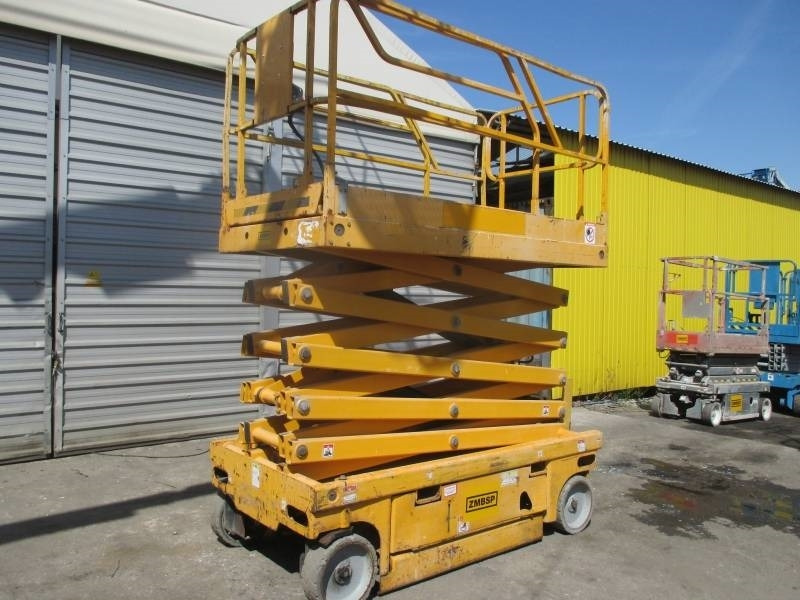 Haulotte Compact 12 - Nacelle ciseaux: photos 2 Haulotte Compact 12 - Nacelle ciseaux: photos 2