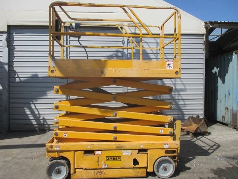 Haulotte Compact 12 - Nacelle ciseaux: photos 1 Haulotte Compact 12 - Nacelle ciseaux: photos 1