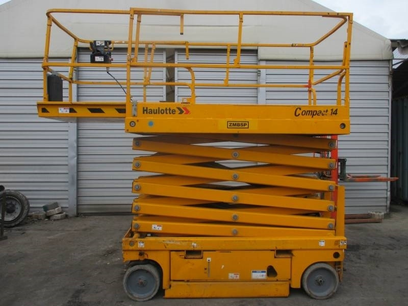 Haulotte Compact 14 - Nacelle ciseaux: photos 1 Haulotte Compact 14 - Nacelle ciseaux: photos 1