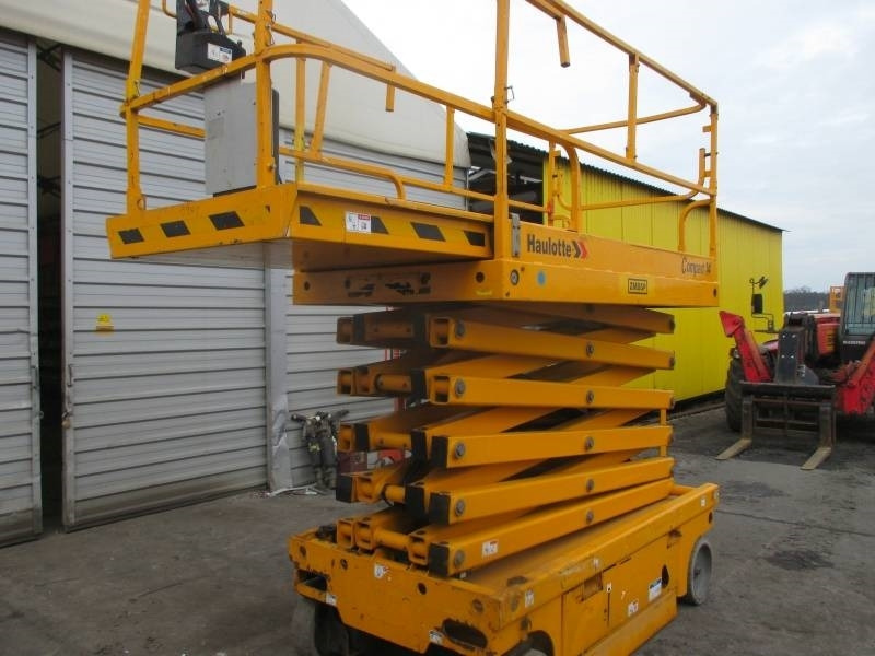 Haulotte Compact 14 - Nacelle ciseaux: photos 2 Haulotte Compact 14 - Nacelle ciseaux: photos 2
