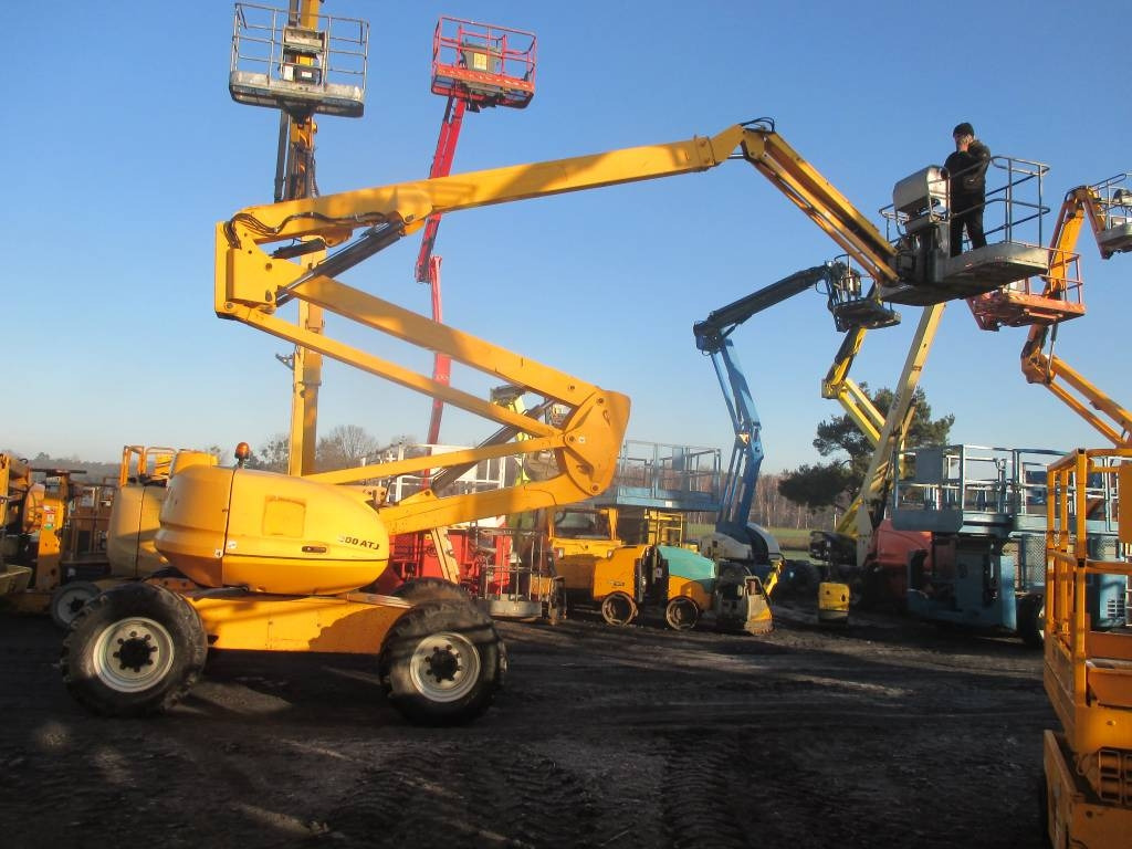 Manitou 200 ATJ - Nacelle articulée: photos 1 Manitou 200 ATJ - Nacelle articulée: photos 1