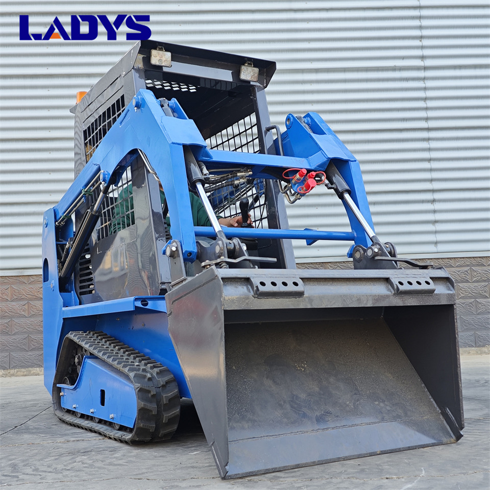 LADYS LA670 Skid Steer Euro 5/Epa Engine Kubota Mini Small Skid Steer Loader For Sale - Mini chargeuse: photos 1 LADYS LA670 Skid Steer Euro 5/Epa Engine Kubota Mini Small Skid Steer Loader For Sale - Mini chargeuse: photos 1