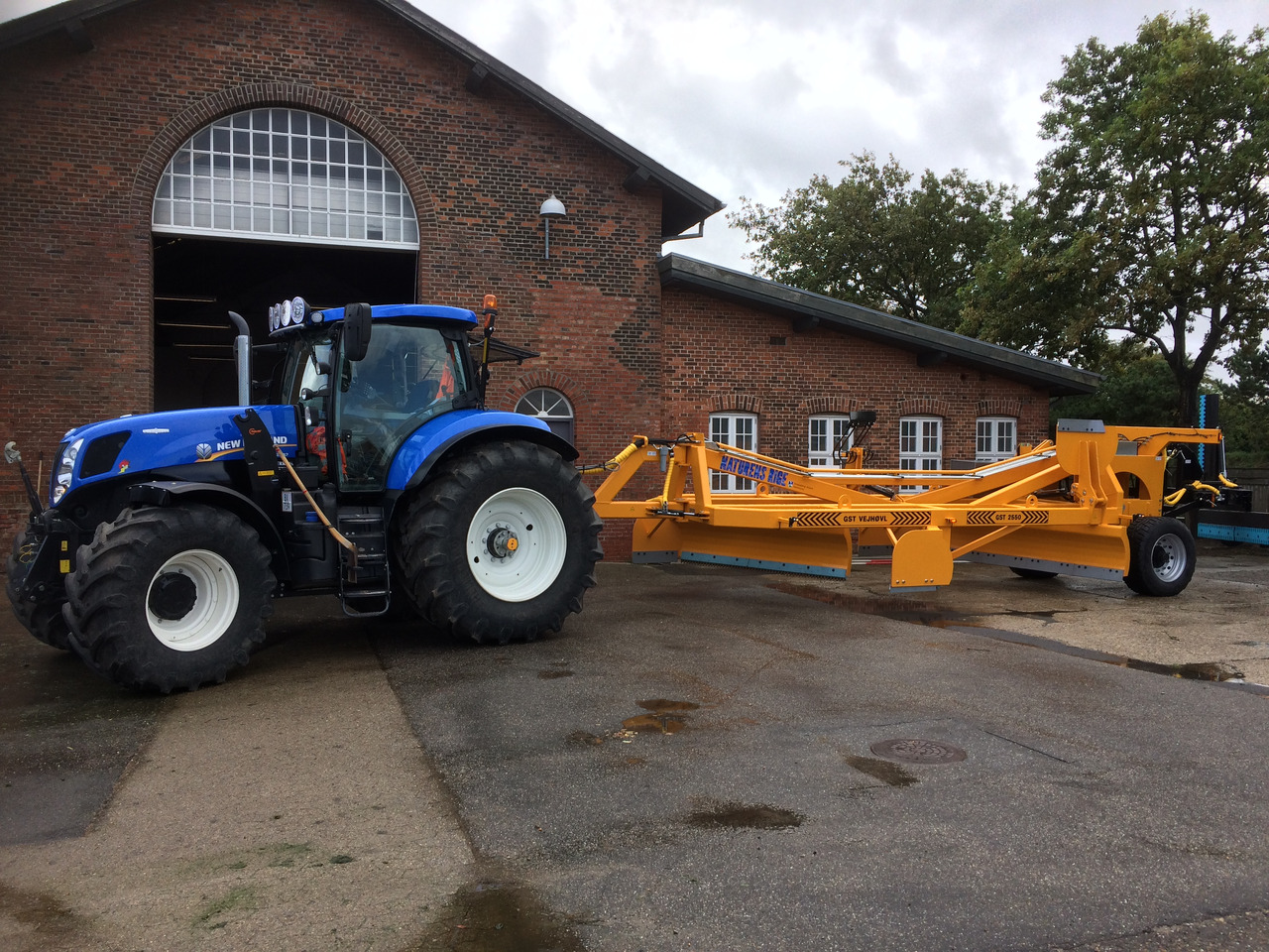 GST 2550 Gravel road tractor Grader - Niveleuse: photos 5 GST 2550 Gravel road tractor Grader - Niveleuse: photos 5