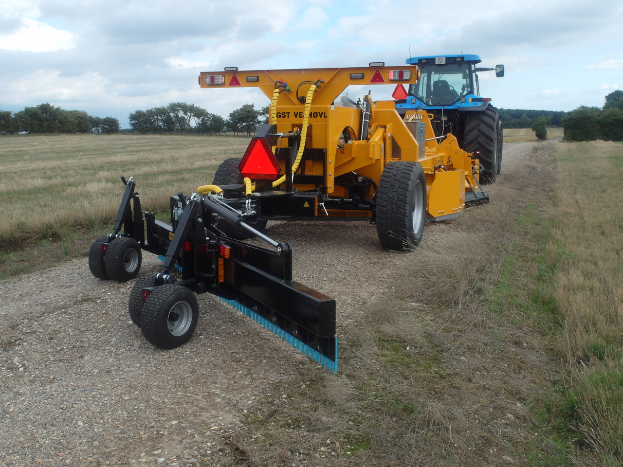GST 2550 Gravel road tractor Grader - Niveleuse: photos 3 GST 2550 Gravel road tractor Grader - Niveleuse: photos 3